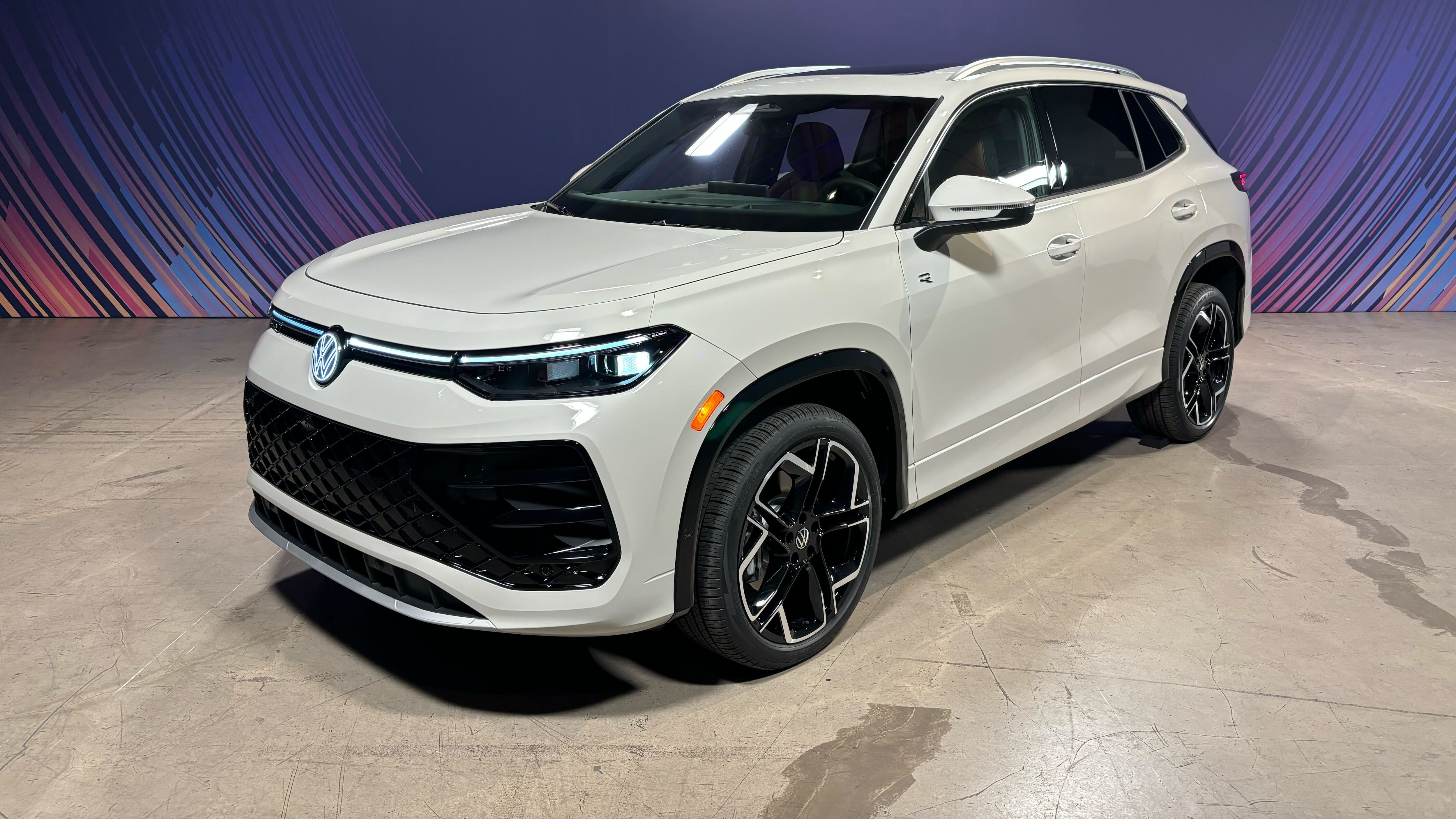 2025 VW Tiguan in Sandstone Uni